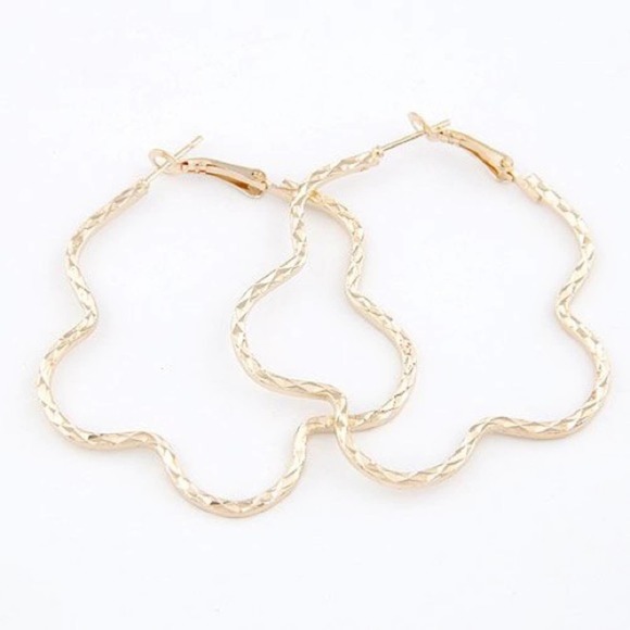 Flower Geometric Gold Twisted Hoop Earrings - Picture 2 of 6